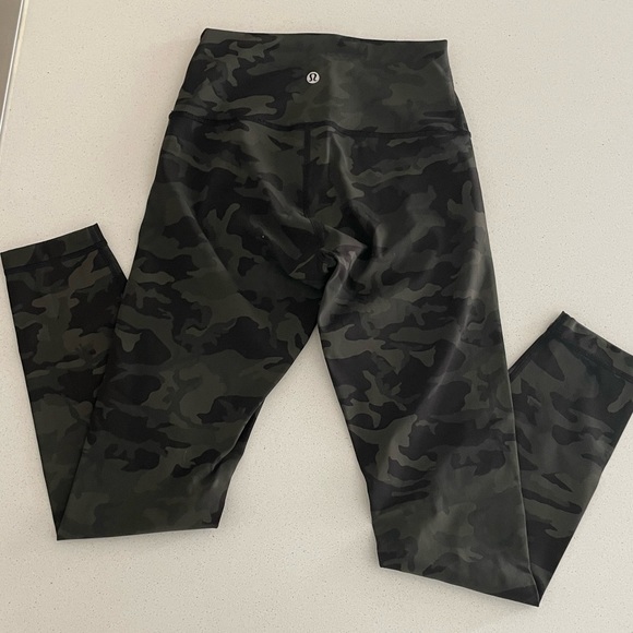 LuluLemon Wunder Under Size 4 - Picture 4 of 5